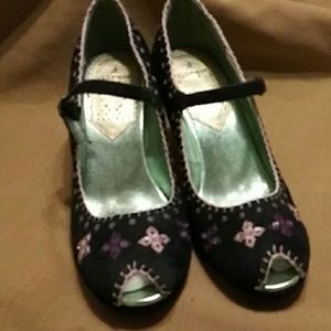 SE Boutique.  Ladies heels